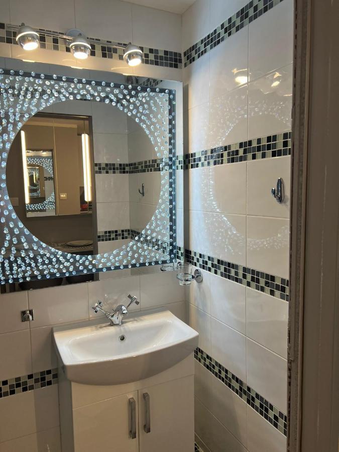 Apartment Luxe Free Wifi, Free Parking, Free Netflix Friern Barnet ภายนอก รูปภาพ